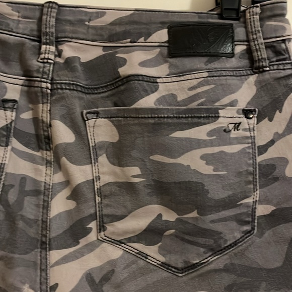 Like new Mavi Camo pants - Picture 4 of 5